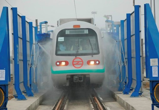 दिल्ली मेट्रो में सफर करते समय रहें सावधान, कोरोना नहीं इस बीमारी का बढ़ा खौफ !