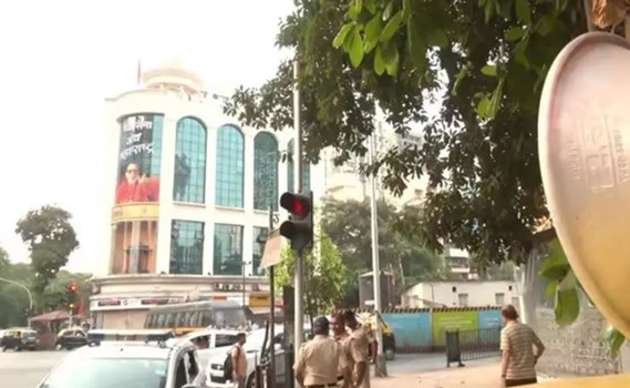 लाउडस्पीकर विवाद: रामनवमी पर MNS ने शिवसेना भवन के बाहर किया हनुमान चालीसा का पाठ