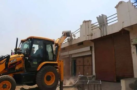 खरगोन उपद्रव में 84 लोग गिरफ्तार, एक्शन में प्रशासन, 50 मकानों पर चले बुलडोजर