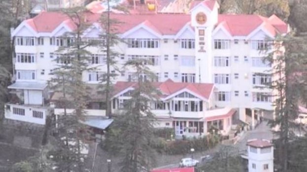 हिमाचल: पर्यटकों को बड़ा झटका, निगम के होटलों में ठहरना और खाना हुआ महंगा
