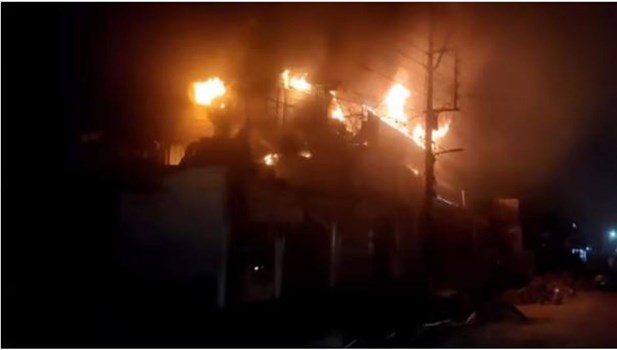 देहरादून: हार्डवेयर गोदाम में आग ने मचाया तांडव, दमकल की दस गाड़ियों ने पाया काबू, लाखों का माल राख