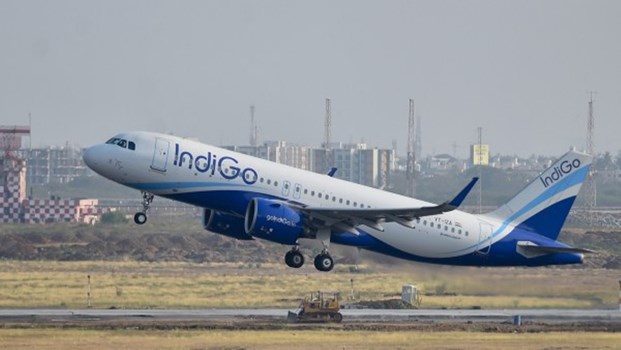 इंडिगो की डिब्रूगढ़-दिल्ली उड़ान के दौरान अचानक फ्लाइट में लगी आग, मचा हड़कंप