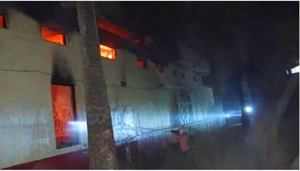मऊ: शॉर्ट सर्किट से घर में लगी भीषण आग, सिलिंडर के धमाकों से दहला पूरा इलाका, छह घायल