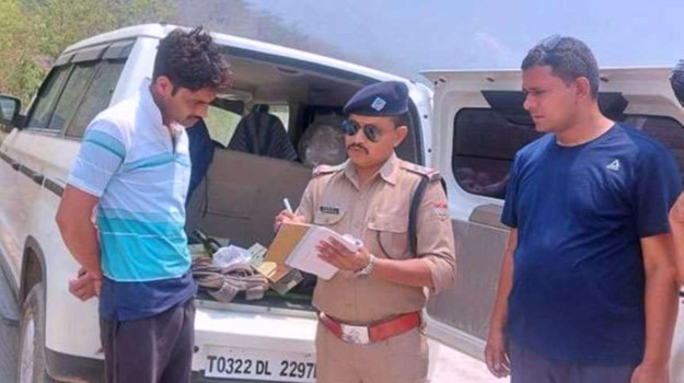 ऋषिकेश: गंगा के प्रतिबंधित घाट से पांच पर्यटक गिरफ्तार, ऑपरेशन मर्यादा के तहत पुलिस ने की कार्रवाई