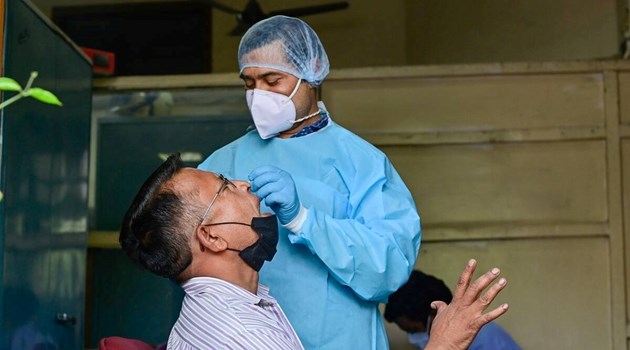 Corona Updates: बीते 24 घंटे में कोरोना के 3157 मामले दर्ज, 26 लोगों की मौत