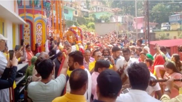 बाबा केदार की डोली ने धाम की ओर किया प्रस्थान, ऋषिकेश में संयुक्त यात्रा के लिए उमड़ी भक्तों की भीड़