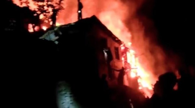 Chamba में भीषण अग्निकांड, चार मकान जलकर खाक, जिंदा जली भेड़-बकरियां