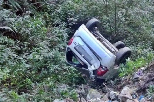 हिमाचल : शादी में गई कार गहरी खाई में गिरी, चार की मौत 