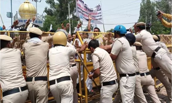 Haryana: आप कार्यकर्ताओं की बिजली मंत्री के घर को घरने की थी तैयारी, पुलिस ने रास्ते में रोका