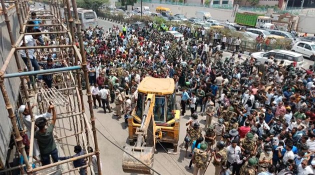 Shaheen Bagh में MCD के  Bulldozer Action पर लगी रोक, सुप्रीम कोर्ट तक पहुंचा मामला