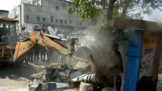 MCD का बुलडोजर एक्शन जारी, शाहीन बाग के बाद आज मंगोलपुरी और न्यू फ्रेंड्स कॉलोनी की बारी