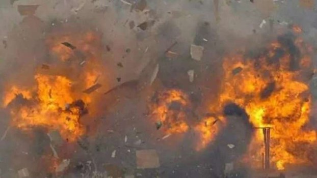 बिजनौर : पटाखा गोदाम में विस्फोट से उड़ी छत, तीन लोग झुलसे