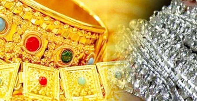 सोना-चांदी के भाव में भारी गिरावट,  740 रुपये से अधिक सस्ता
