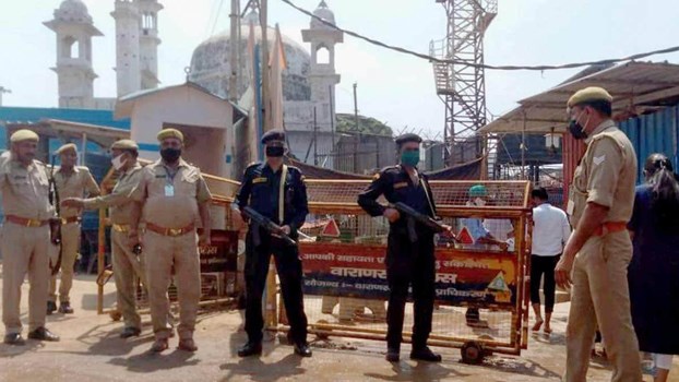 Gyanvapi Survey: नहीं हटाए जाएंगे कोर्ट कमिश्नर, 17 मई को सर्वे की रिपोर्ट पेश करने का आदेश