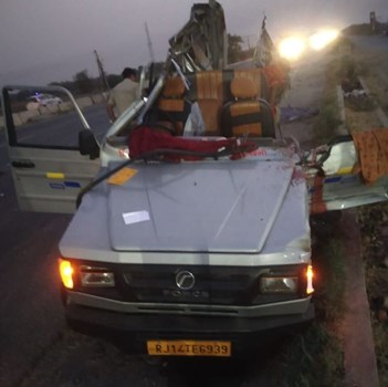 रेवाड़ी में बड़ा हादसा : ट्रक से टकराई क्रूजर, 5 लोगों की मौत, 12 घायल