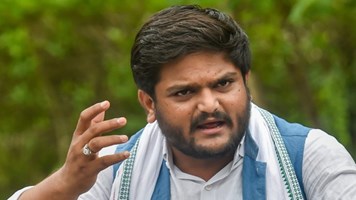 गुजरात में Congress को बड़ा झटका, Hardik Patel ने पार्टी से दिया इस्तीफा