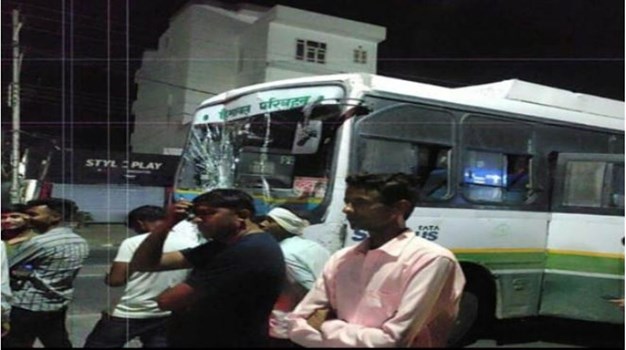 हिमाचल: हरिद्वार से लौट रही HRTC बस को ट्रक ने मारी टक्कर, 43 यात्री थे सवार