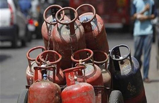 LPG Cylinder: 135 रुपये सस्ता हुआ गैस सिलेंडर, यहां जानें नए रेट
