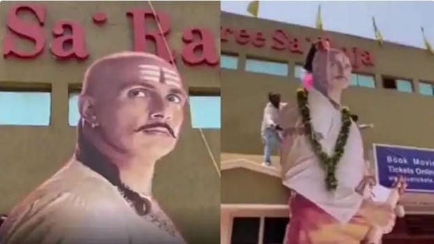 Samrat Prithviraj में अक्षय कुमार पर भारी पड़े सोनू सूद, पोस्टर पर फैन्स ने चढ़ाया दूध, Video Viral