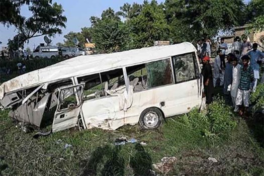 Pakistan के बलूचिस्तान में खाई में गिरी वैन, 22 लोगों की मौत