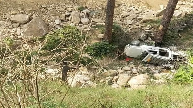 Uttarakhand: टिहरी में दर्दनाक सड़क हादसा, खाई में गिरा यूटिलिटी वाहन, पांच लोगों की मौत