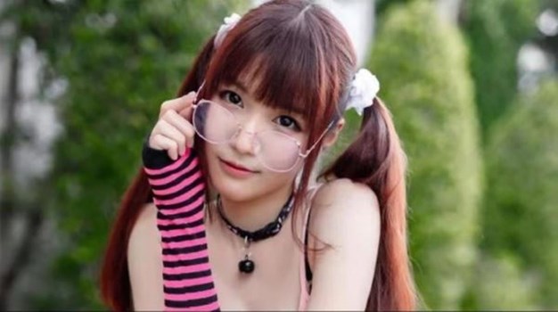 Thailand: मॉडल को कबाब खाना पड़ा महंगा, दो महीने बाद हुई मौत