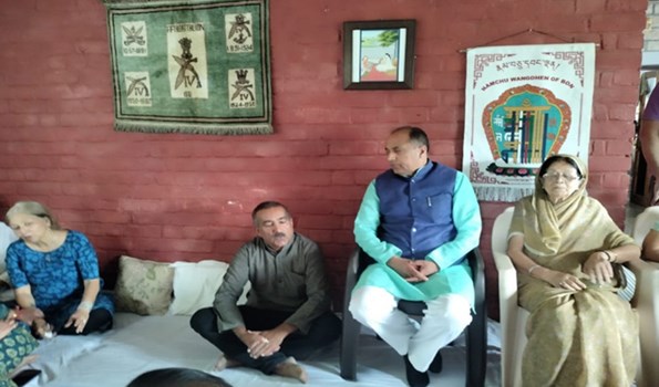 Himachal: प्रबल कौशिक के निधन पर शोक जताने नाहन पहुंचे सीएम जयराम