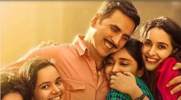 'रक्षा बंधन' में Akshay Kumar की नकली मूंछें देख यूजर्स बोले- 'शर्म नहीं आती घर पर पड़ी...'