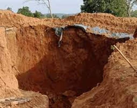 उत्तराखंड : मिट्टी निकालते समय मलबे में दबीं पांच महिलाएं, एक की मौत, चार घायल
