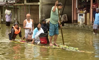 Assam : बाढ़ से 54 लाख से अधिक लोग प्रभावित, 24 घंटे में चार बच्चों समेत 12 की मौत