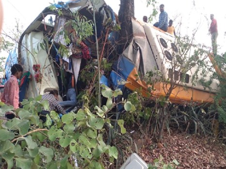 Bilaspur Bus Accident: खुशी के मौके पर मची चीख-पुकार, बरातियों से भरी बस पलटी, 15 लोग घायल