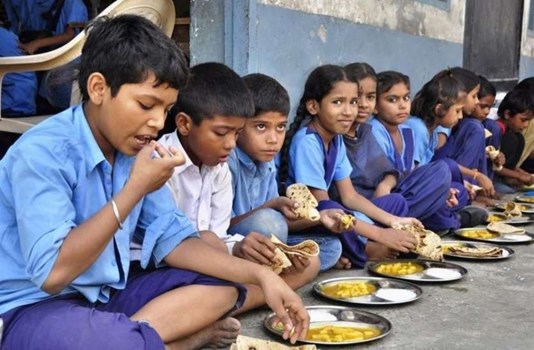 Mid-Day Meal : एक जुलाई से स्कूलों में बच्चों को मिलेगा पका पकाया भोजन