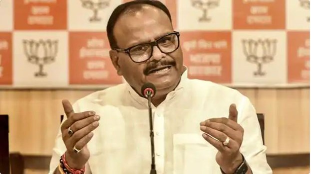 UP में पूरा हुआ 100 फीसदी टीकाकरण का लक्ष्य- उपमुख्यमंत्री ब्रजेश पाठक