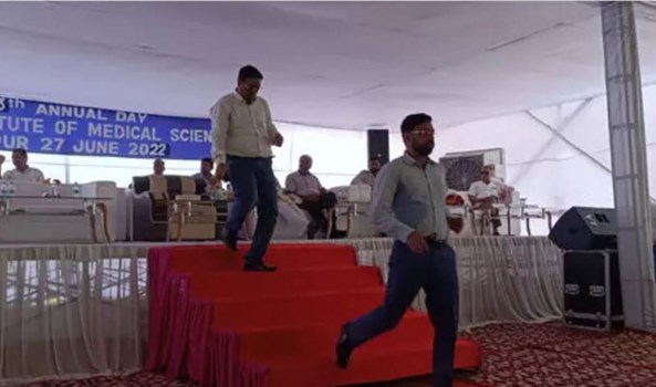 Video Viral: अफसरों को मंच पर बात करना पड़ा महंगा, भूपेंद्र यादव ने दिखाया बाहर का रास्ता