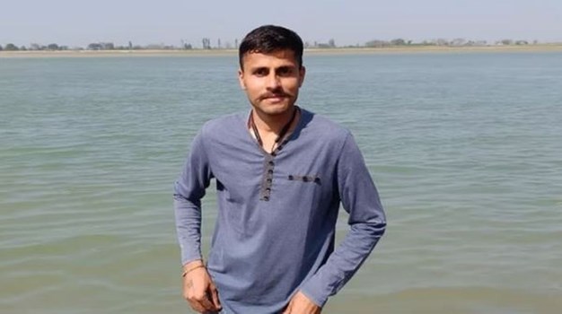 Mathura: नौहझील थाने में सिपाही का फंदे से लटका मिलाका शव, जांच में जुटी पुलिस  