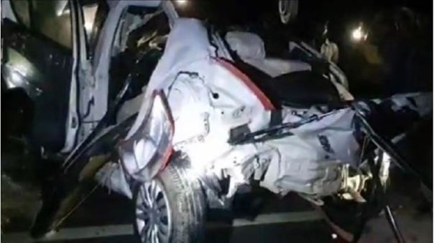 सिद्धार्थनगर में दर्दनाक सड़क हादसा, खाई में गिरी बेकाबू कार, तीन की मौत