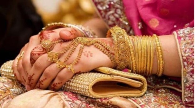 जयमाला के लिए स्टेज पर पहुंची नाबालिग दुल्हन के उड़े होश, बोली- धोखा, उठाया ये बड़ा कदम