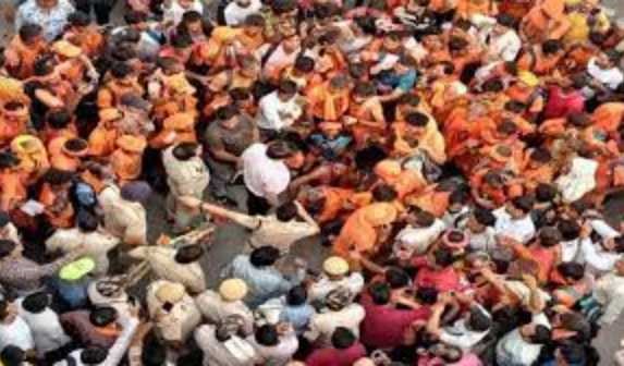 UP: मुजफ्फरनगर में कांवड़ियों के बीच टकराव, बड़ा हादसा होते-होते टला 