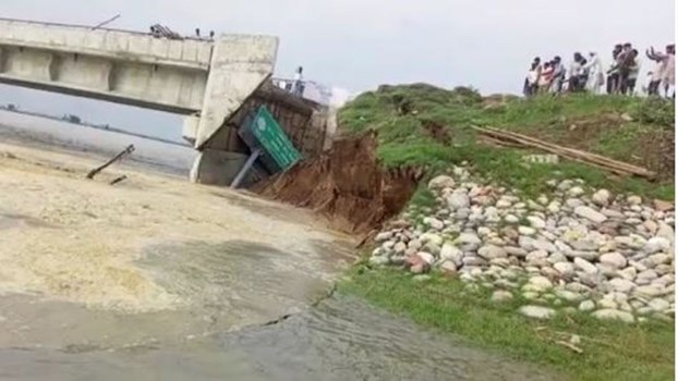 गंगा का बढ़ा जलस्तर: अप्रोच रोड पर पानी ने मचाई तबाही, सभी वादे धराशायी