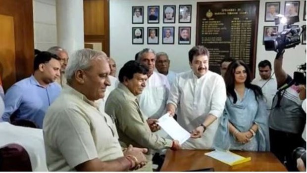 Haryana Political Crisis: कुलदीप बिश्नोई ने दिया विधायकी से इस्तीफा, कल थामेंगे भाजपा का दामन