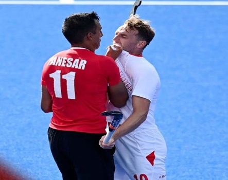  CWG 2022: लाइव हॉकी मैच के दौरान जमकर हुई हाथापाई, वीडियो देख रह जाएंगे दंग 