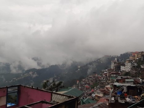 Himachal Weather: हिमाचल में भारी बारिश,  80 सड़कें अवरुद्ध, मौसम विभाग ने जारी किया येलो अलर्ट 