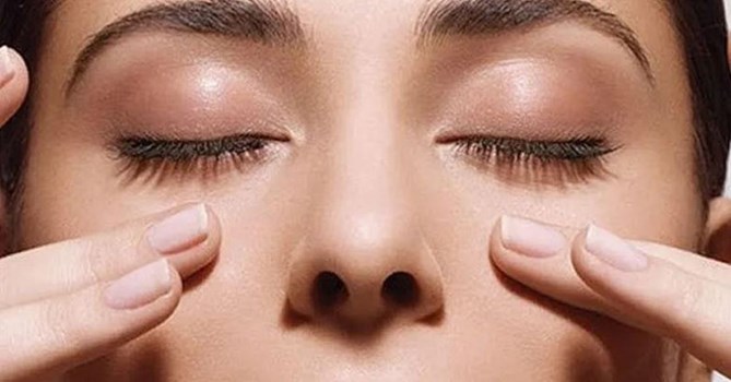 आयुर्वेद ने बताए आंखों की रोशनी बढ़ाने के लिए ये आसान तरीके