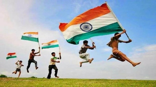 Har Ghar Tiranga: आज चंडीगढ़ में बनेगा वर्ल्ड रिकॉर्ड, 7500 छात्र एक साथ मिलकर बनाएंगे तिरंगा