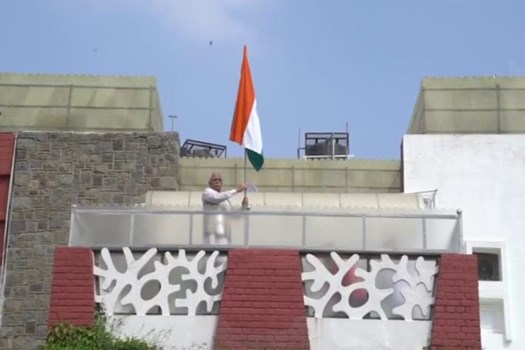 Har Ghar Tiranga: सीएम मनोहर लाल ने अपने सरकारी आवास संत कबीर कुटीर पर लगाया तिरंगा