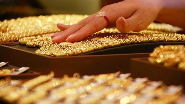 Gold Silver Price Today: सोना 214 रुपये हुआ मजबूत, चांदी में 448 रुपये का उछाल