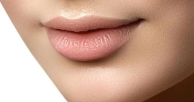 Lip Care Tips : होंठों को नरम और गुलाबी बनाने के लिए अपनाएं ये टिप्स  
