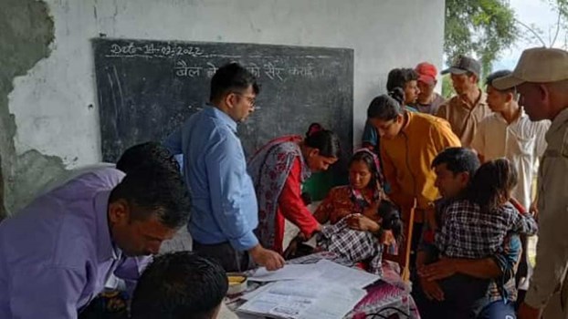 स्कूल के बाथरूम की छत से गिरने से एक छात्रा की मौत, दो अन्य बच्चे घायल