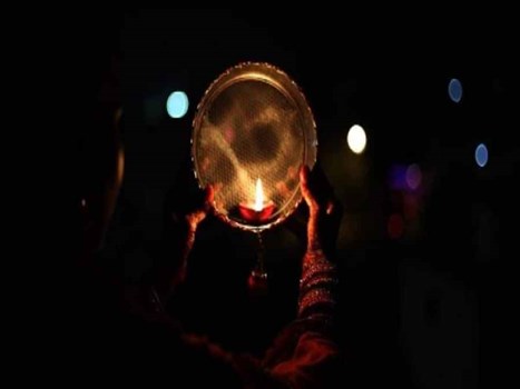 Karwa Chauth 2022: इस करवा चौथ बन रहे कई शुभ संयोग, जानें पूजन की विधि व उत्तम मुहूर्त