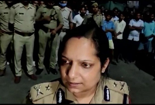 Lakhimpur Case: नाबालिग बेटियों को खींचकर ले गए दरिंदे, छुड़ाने दौड़ी मां को दिया धक्का